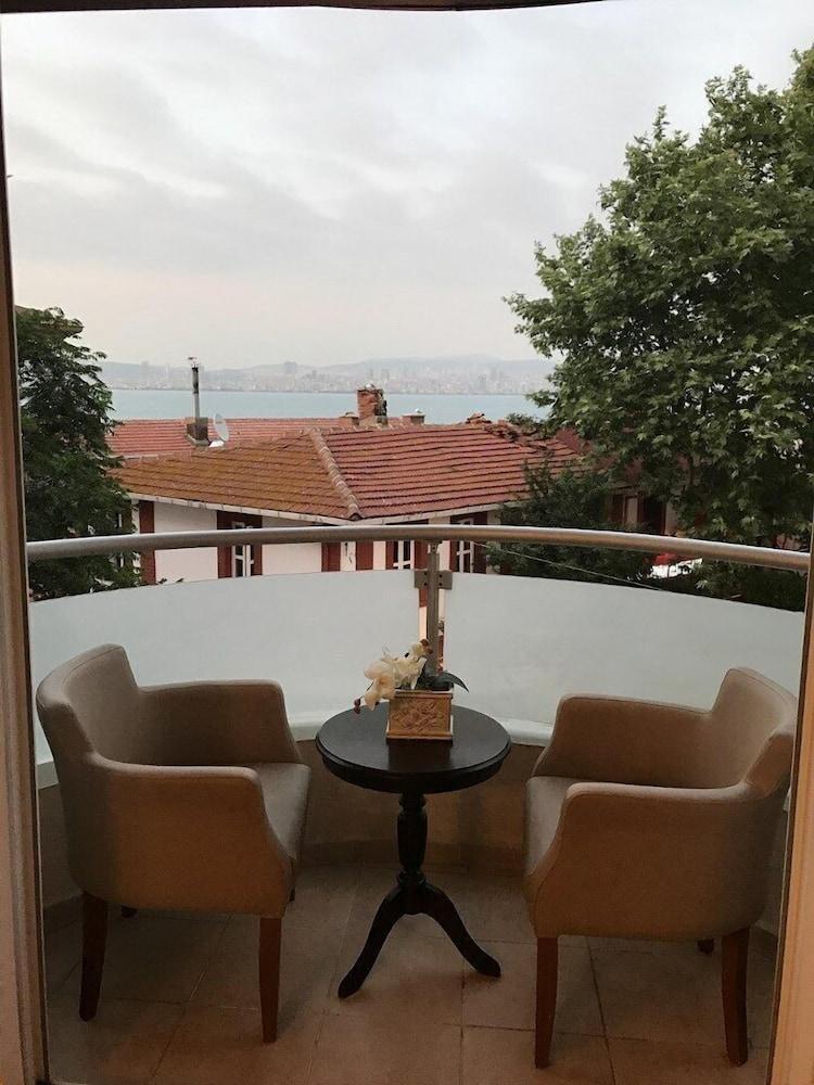 Marine House Boutique Hotel Adalar Exteriör bild
